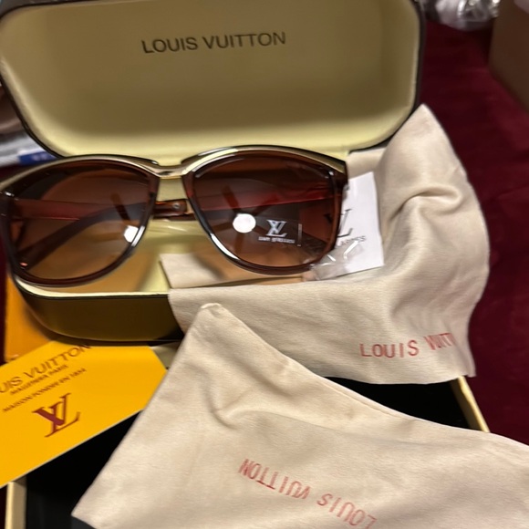 Louis Vuitton Brown Sunglasses NWT - Picture 1 of 11